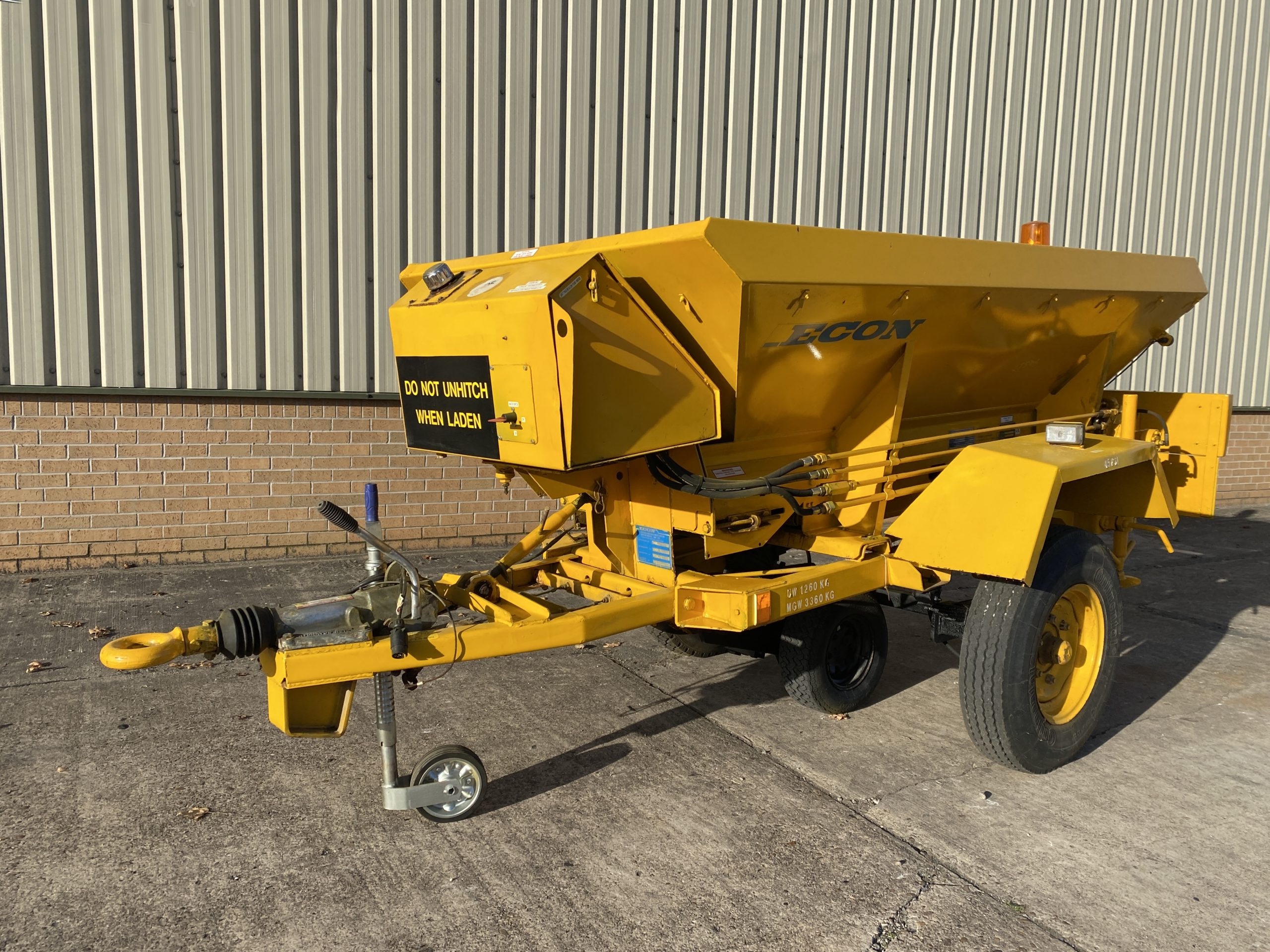 Econ towed gritter trailer - Govsales of mod surplus ex army trucks, ex army land rovers and other military vehicles for sale